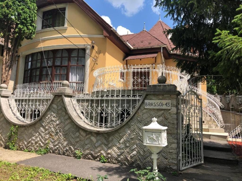 Hotel Brassoi Vendeghaz Miskolc Exterior foto